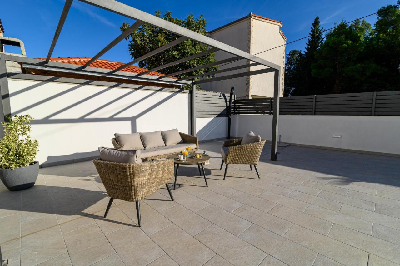 Villa Relax - Beautiful Apartment With Heated Saltwater Pool & Jacuzzi Kaštela المظهر الخارجي الصورة