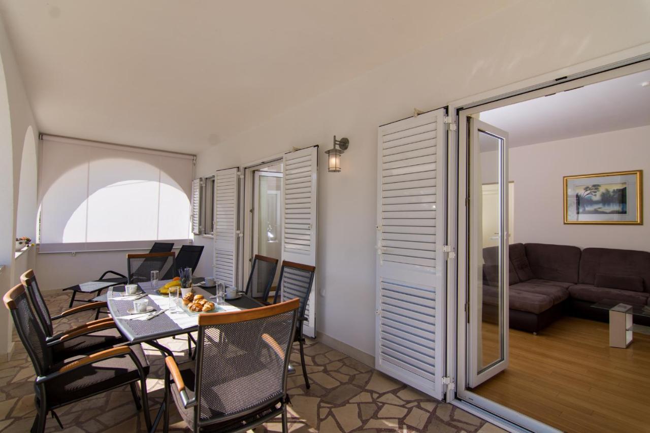 Villa Relax - Beautiful Apartment With Heated Saltwater Pool & Jacuzzi Kaštela المظهر الخارجي الصورة