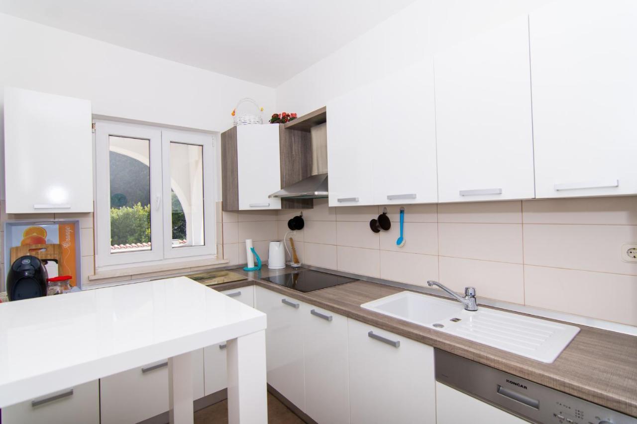 Villa Relax - Beautiful Apartment With Heated Saltwater Pool & Jacuzzi Kaštela المظهر الخارجي الصورة